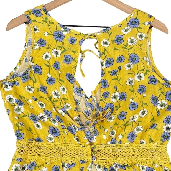 Cupcakes and Cashmere Floral Top Small Yellow Keyhole Open Back Linen Blend - Picture 9 of 16